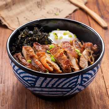 烤鸡排丼饭